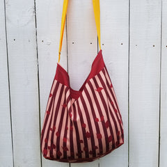 Earthy and neutral colors, perfect to match with any clothing you may have. The Reblossom Brown Tote is what you need to complete your wardrobe. Beautiful print inside for inspiration. A beautiful combination of stripes and tulips. - Made with soft neoprene fabric, 92% polyester, 8% spandex - With an easy 44